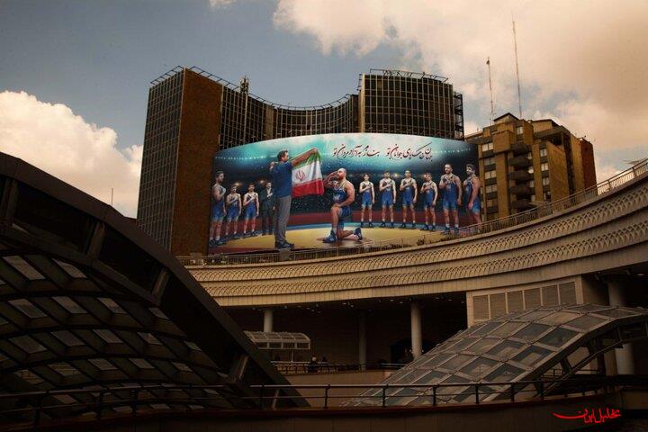  تحلیل ایران -قهرمانان کشتی به دیوارنگاره میدان ولیعصر (عج) رسیدند