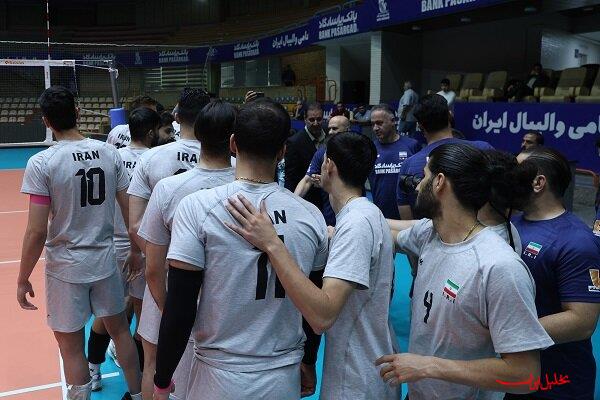  تحلیل ایران -ملی پوشان والیبال با بازوبند مشکی وارد زمین می‌شوند