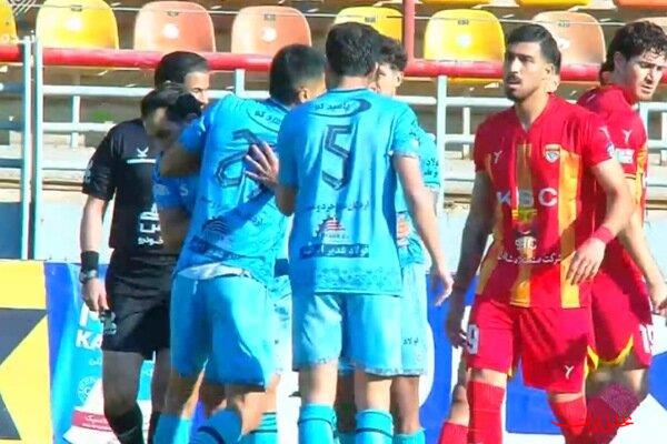  تحلیل ایران -توقف چادرملو مقابل فولاد