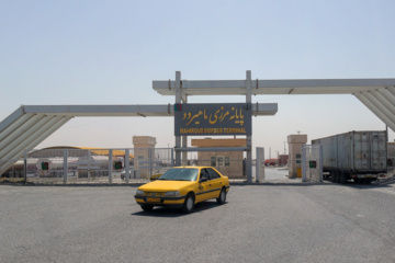 خروج اثاثیه اتباع غیرمجاز افغانستانی از مرز ماهیرود